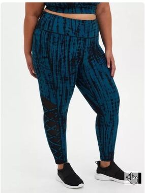 Torrid Performance Core Crop Mesh Lattice Inset Active Legging size 1X Tie dye